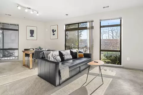 305 10th St S, Arlington, VA 22202