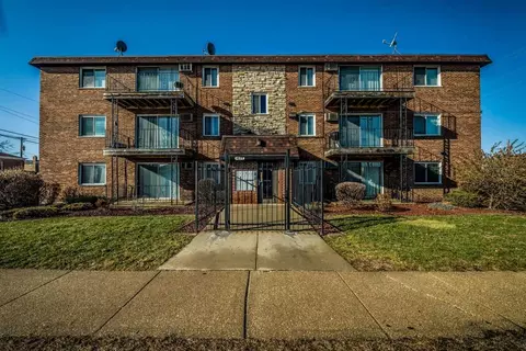 1677 State St, Calumet City, IL 60409