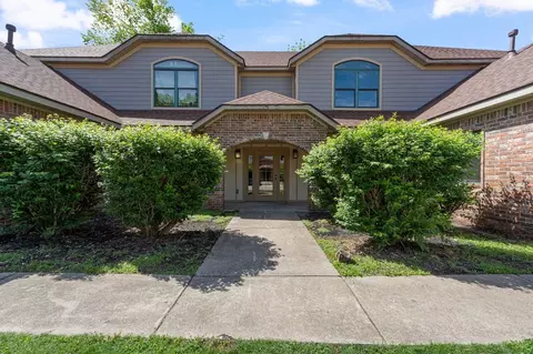596 E Miracle Dr, Fayetteville, AR 72701