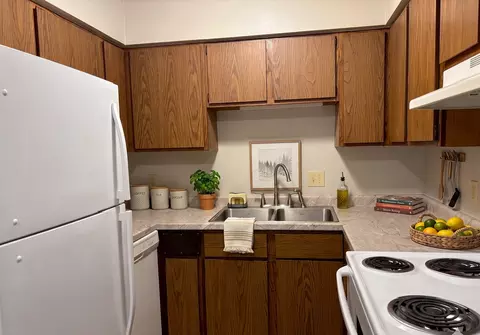 1124 Flammang Dr, Waterloo, IA 50702