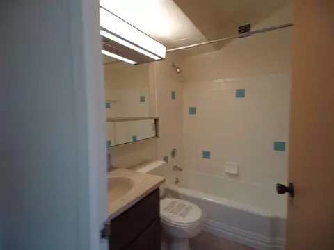 2233 N Summit Ave, Milwaukee, WI 53202 photo 7