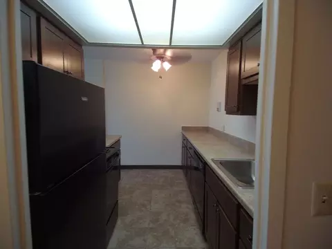 2233 N Summit Ave, Milwaukee, WI 53202 photo 2