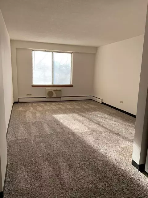 2233 N Summit Ave, Milwaukee, WI 53202 photo 21