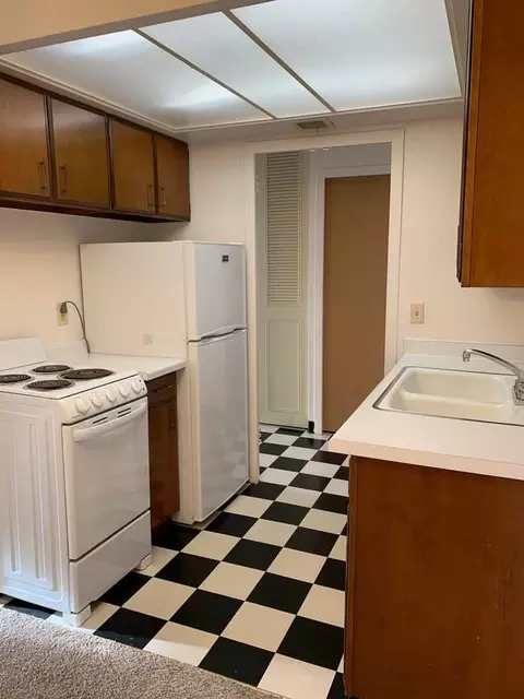 2233 N Summit Ave, Milwaukee, WI 53202 photo 18