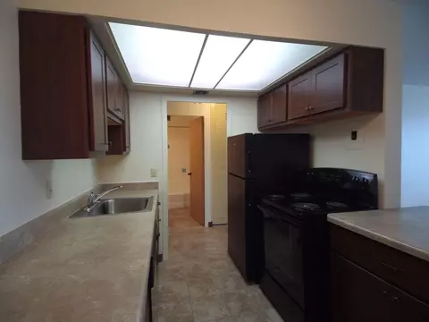 2233 N Summit Ave, Milwaukee, WI 53202