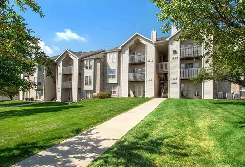 13915 Manderson Plz, Omaha, NE 68164