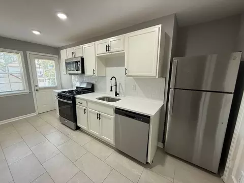 202 E Gregory Blvd, Kansas City, MO 64114