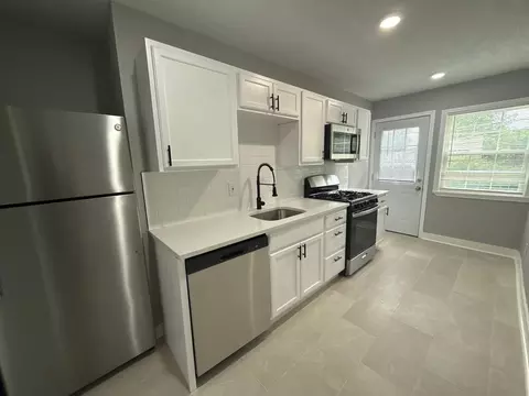 202 E Gregory Blvd, Kansas City, MO 64114