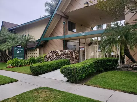 1675 W Pampas Ln, Anaheim, CA 92802