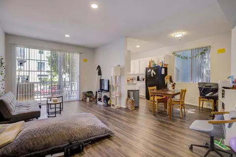 685 Kelton Ave, Los Angeles, CA 90024