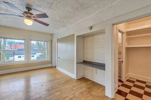 612 E Burnside St, Portland, OR 97214