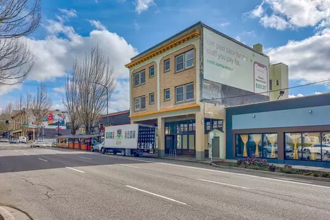 612 E Burnside St, Portland, OR 97214