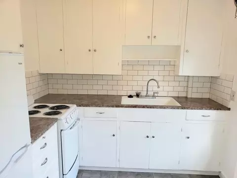 7905 SW Cedar St, Raleigh Hills, OR 97225