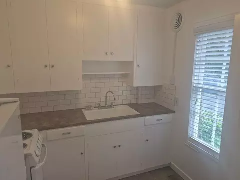7905 SW Cedar St, Raleigh Hills, OR 97225
