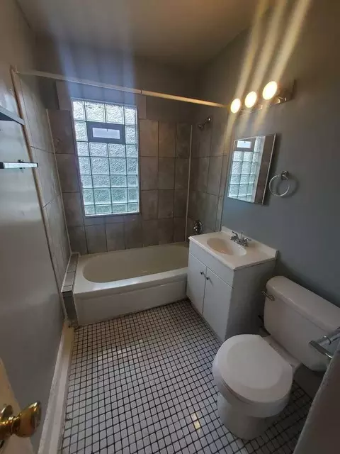 3303 W Juneau Ave, Milwaukee, WI 53208