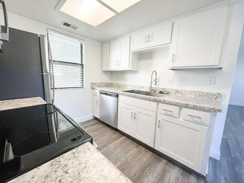 445 W Nees Ave, Fresno, CA 93711