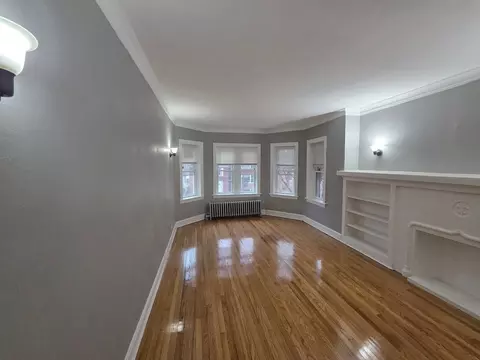 7527 S Colfax Ave, Chicago, IL 60649