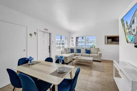 335 Desoto St, Hollywood, FL 33019