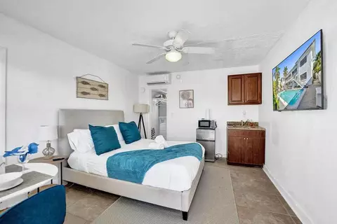 335 Desoto St, Hollywood, FL 33019