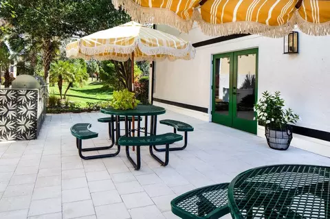 9101 Avenue Club Dr, Temple Terrace, FL 33637 photo 32