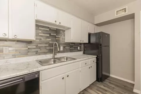 1900 Carl Rd, Irving, TX 75061