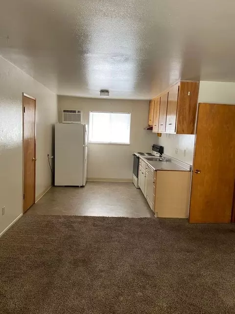 735 W 6th St, Chico, CA 95928
