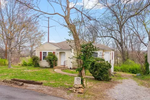 121 Lookout Dr, Clarksville, TN 37040