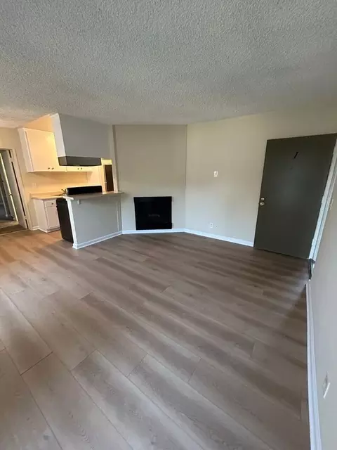 18550 Prairie St, Los Angeles, CA 91324