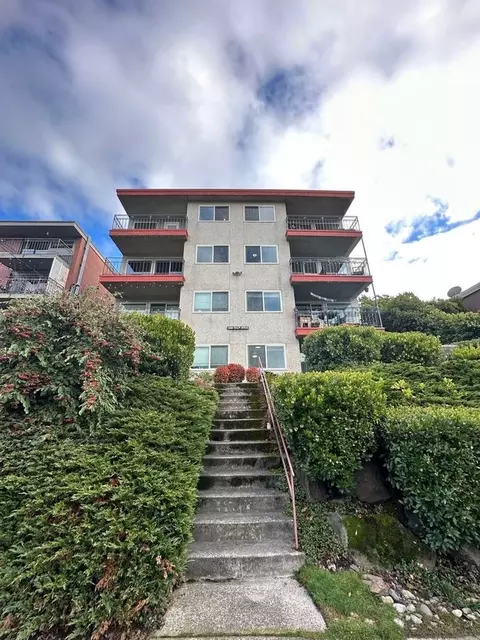 2210 Yale Ave E, Seattle, WA 98102