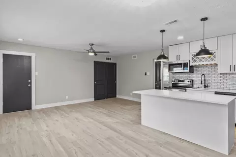 10820 Big Bend Rd, Kirkwood, MO 63122