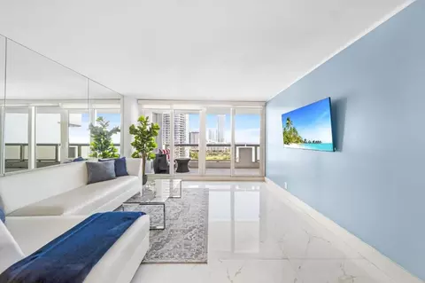 1717 N Bayshore Dr, Miami, FL 33132
