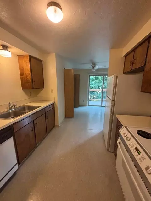 90 Hansard Ave, Lebanon, OR 97355