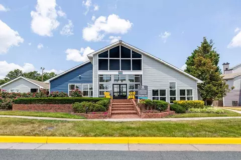 1212 Chase Heritage Cir, Sterling, VA 20164 photo 4