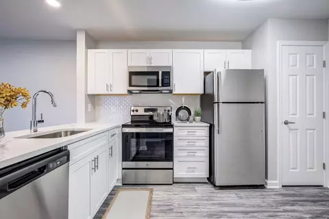 1212 Chase Heritage Cir, Sterling, VA 20164 photo 2