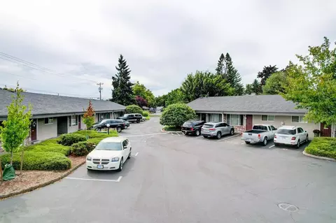 19725 River Rd, Gladstone, OR 97027