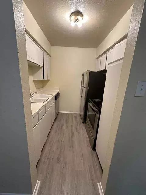 2211 S Vernon Ave, Dallas, TX 75224 photo 4