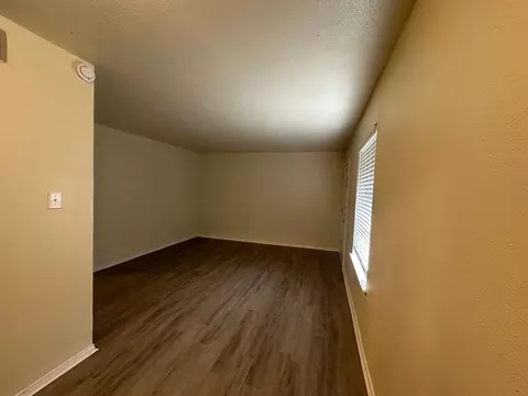 2211 S Vernon Ave, Dallas, TX 75224 photo 3