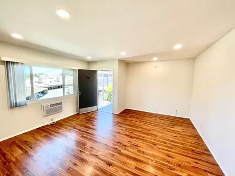 3125 3123 3123-12 3125 Foothill Blvd, La Crescenta-montrose, CA 91214