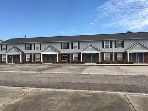10 Carriage Ln, Oxford, AL 36203