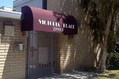 21915 Saticoy St, Canoga Park, CA 91304
