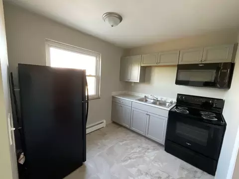4339 Ridge Rd, Brooklyn, OH 44144