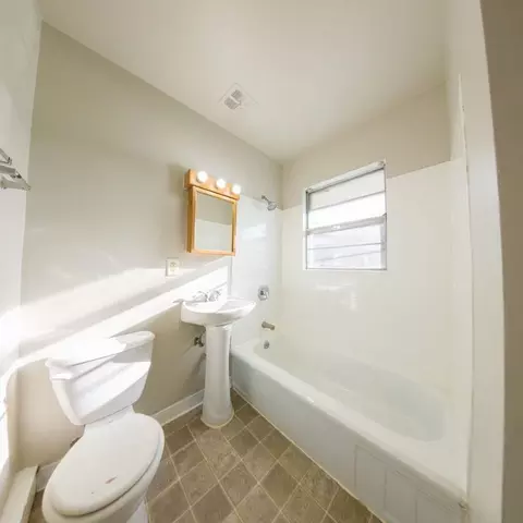 3015 30th St, Des Moines, IA 50310 photo 2