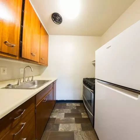 3015 30th St, Des Moines, IA 50310 photo 5