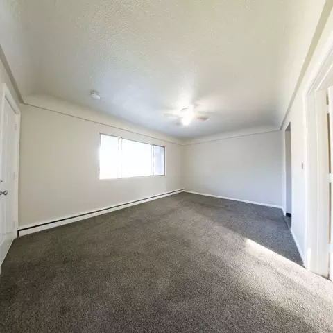 3015 30th St, Des Moines, IA 50310 photo 6