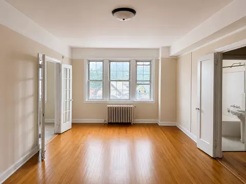 11 S Lake Ave, Albany, NY 12203