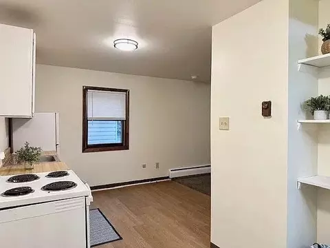 52 Pine St, Rensselaer, NY 12144