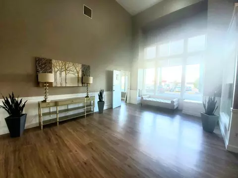 406 W Main St, Medford, OR 97501