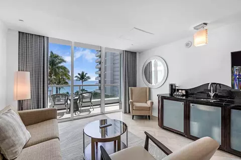 4391 Collins Ave, Miami Beach, FL 33140