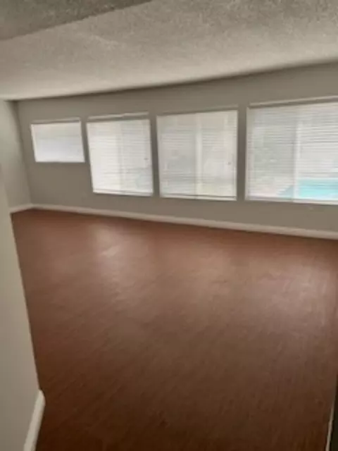 17440 Burbank Blvd, Encino, CA 91316