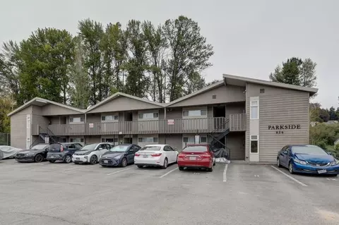 826 Woodford Ave N, Kent, WA 98031